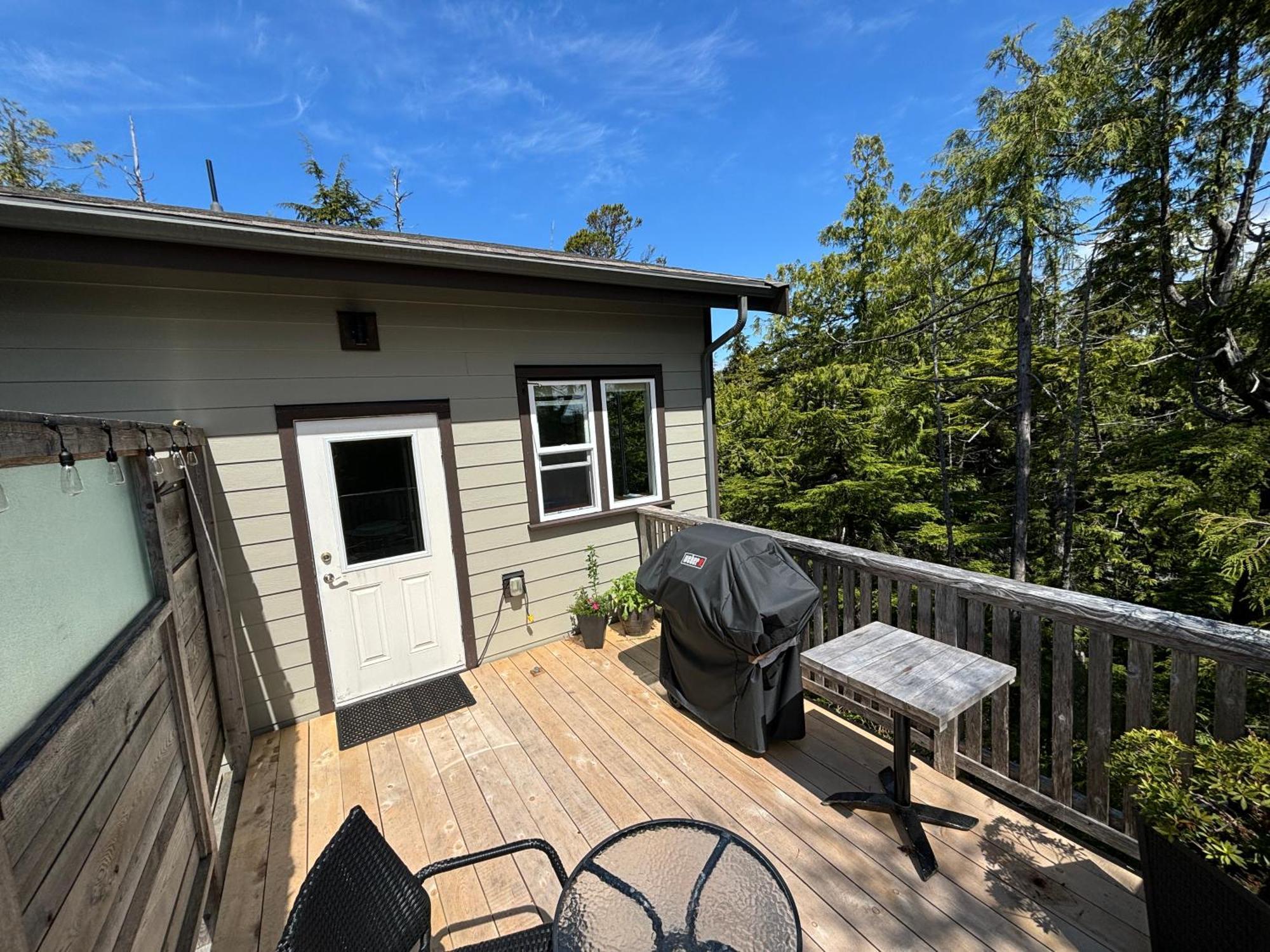 Brown'S Beach Guest Suite Ucluelet Exterior photo