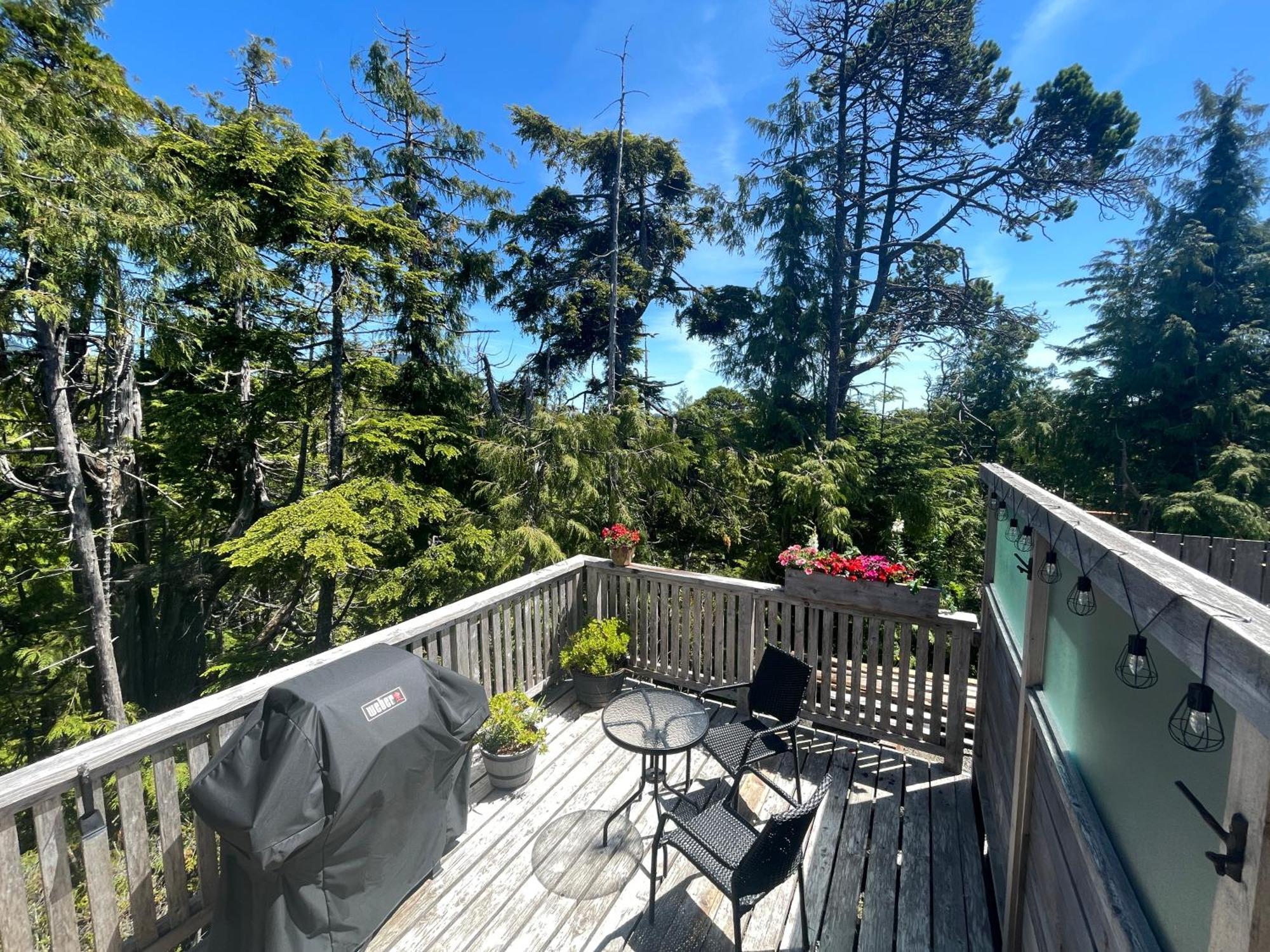 Brown'S Beach Guest Suite Ucluelet Exterior photo